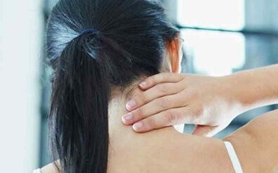 Cómo se manifiesta la osteocondosis cervical